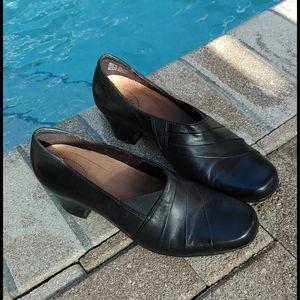 Clarks blk leather shoe/bootie sz 10